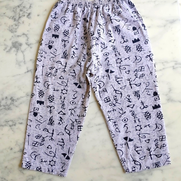 Linen Black Patterned High-Waisted Cropped Pant with Two Side Pockets. - Picture 4 of 5